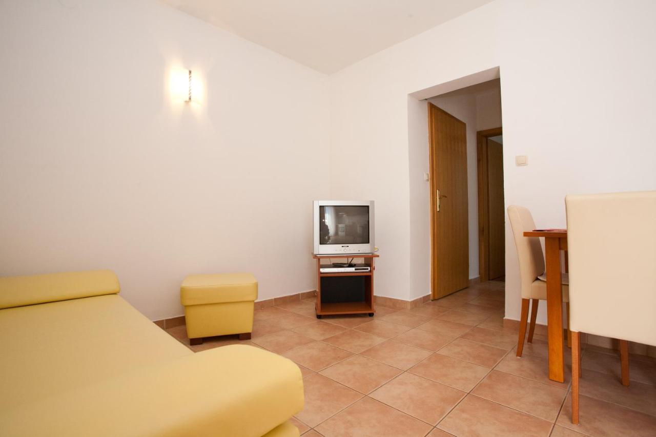 Apartments Glibo Near The Sea And Town Center! Krk Town Εξωτερικό φωτογραφία