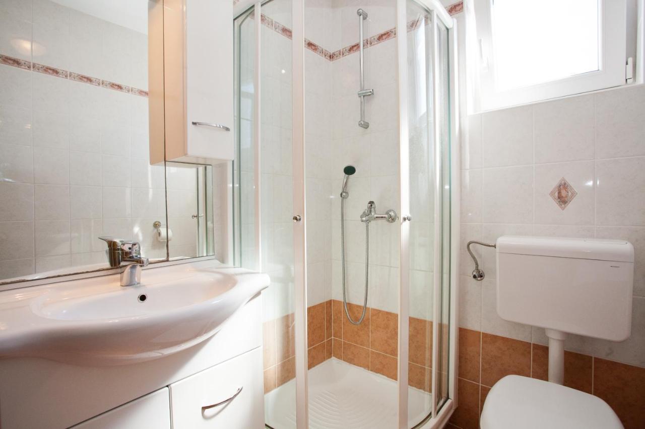 Apartments Glibo Near The Sea And Town Center! Krk Town Εξωτερικό φωτογραφία
